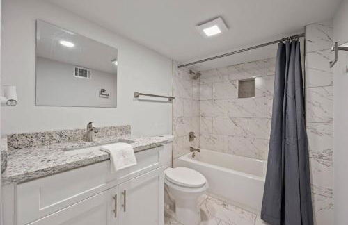 Chic 2BR Downstairs Unit - Fenced Yard Grant Park - Foto 13