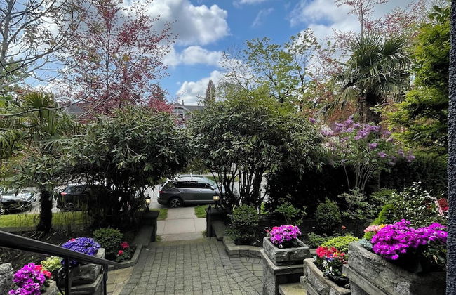 West Broadway guesthouse - Photo 71