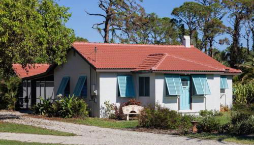 1mi to Beach Jungle Bungalow 1 acre with Pool - Foto 2