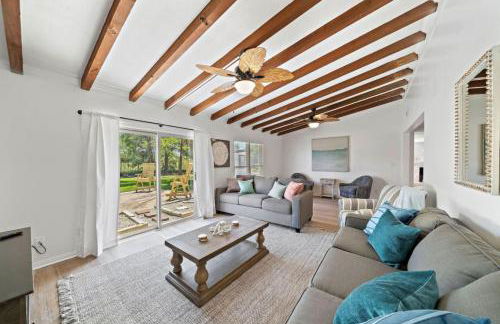 Sprawling estate with private pool and game room and guest house - Foto 52