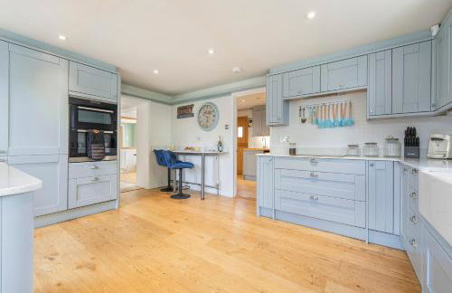 East Sussex Manor - Sleeps 12 - Hot Tub & Parking - Foto 27