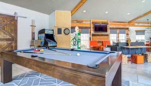 4 Bed 2 Bath, Dog Friendly, Pool, Walk to Stadium - Foto 4