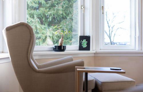 Extravagant 6 Bed Victorian Townhouse with Hot Tub - Photo 50