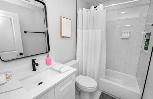 Spacious 3BR Family Oasis Sleeps 8 with Free Parking Near Medical District, Douglas Park and University of Illinois Chicago - Foto 39