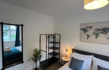 2 Bed Contractor Accommodation - 15min Drive to Heathrow & Windsor - Foto 7