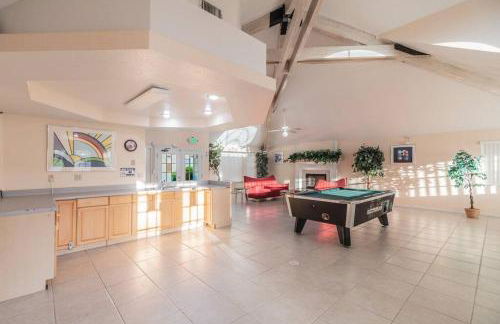 HARRY POTTER LIVES HERE! Unforgettable Home, Pool, Sleeps 8, Near Dis, LOW Rates! - Foto 90