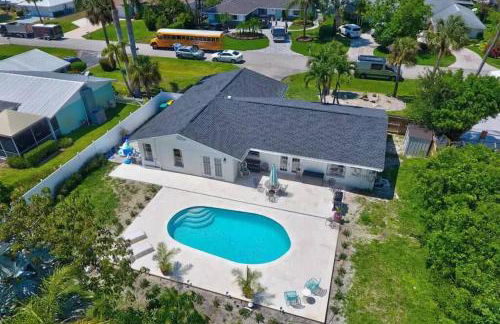 HIDDEN GEM - Family Friendly Pool Home -Welcome - Photo 24