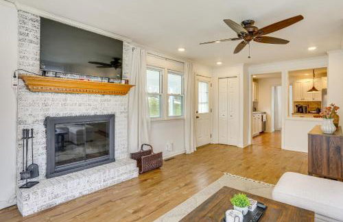 Walk to Lake Hopatcong Vibrant Home with Deck! - Foto 7