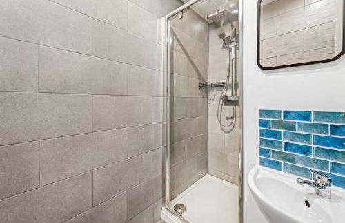 Luxurious 3 Bedroom Apartment in Park Estate - Photo 11