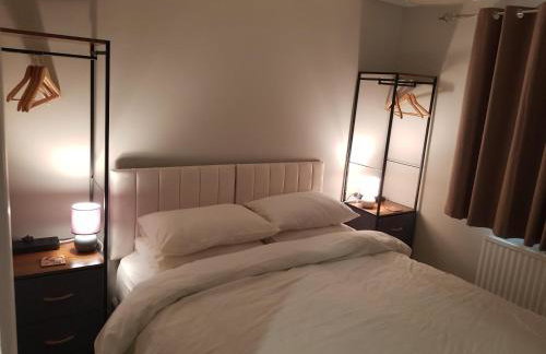 Beechcroft 2 bed part house - Photo 1