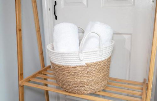 Stylish 4 bed - Contractor Stays, Wi-fi, Plenty of Parking - Foto 14