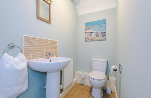 Relaxing 3 Bedroom Chester Home with garden - Photo 3