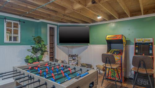 4BR Retreat, 16mi to Acadia NP, with Game Room - Foto 3