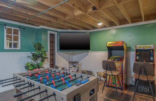 4BR Retreat, 16mi to Acadia NP, with Game Room - Foto 6