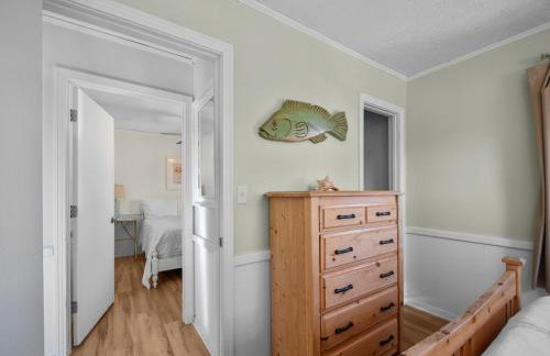 Pets OK Beach Home, Short Walk Beach Access, and Views - Foto 29