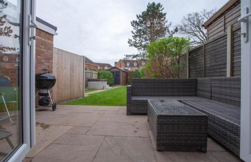 Three Bedroom House, Driveway, Bracknell Centre - Photo 14