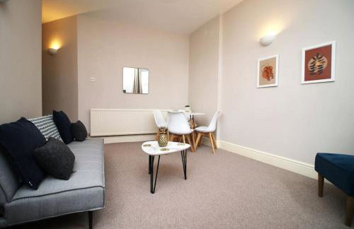 2 Bedroom City Apartment - 20mins Walk to Cabot Circus, With Free Wi-Fi & Off-Peak Parking Included - Foto 29