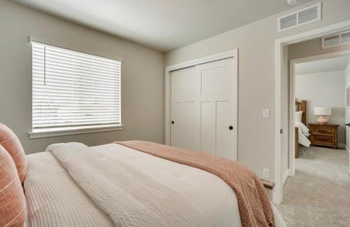 Family-Friendly Townhome about 2 Mi to Windsor Lake! - Foto 17