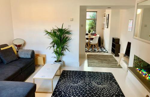 Stylish comfortable home with free parking - Foto 1