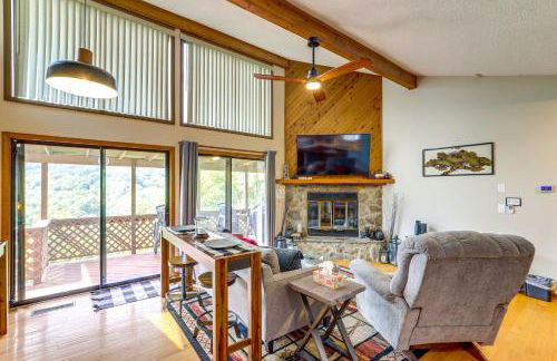 Maggie Valley Mountain Escape with Fireplace and Deck! - Foto 6