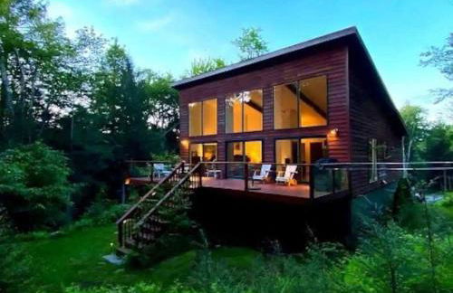 Unique and Private 25ft Waterfall House in Hunter - Foto 1