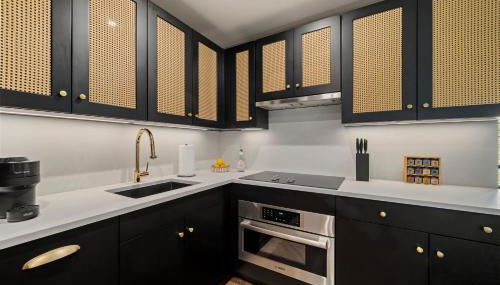 Freeman 802 by Rove Travel - 1BRCondo with Shared Amenities - Foto 3, stove, dishwasher