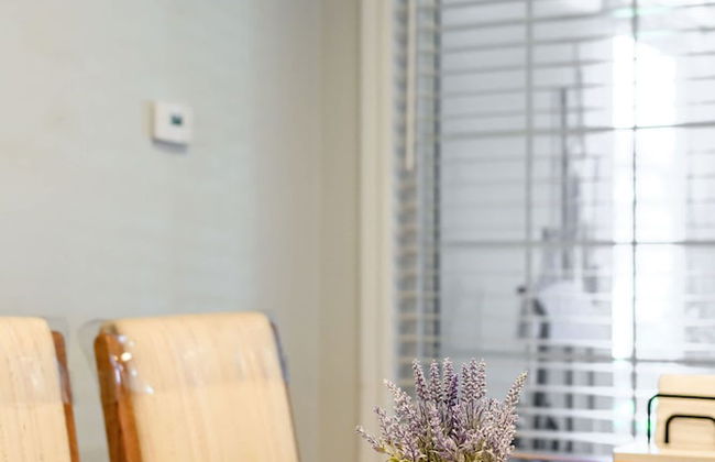 Spacious Family Retreat w Garden Modern Comfort - Photo 62