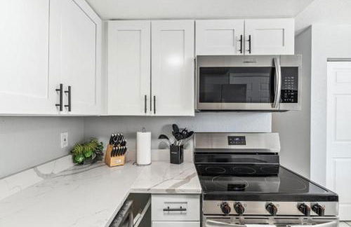 All New! Convenient Location! Sleeps 6 - Foto 11