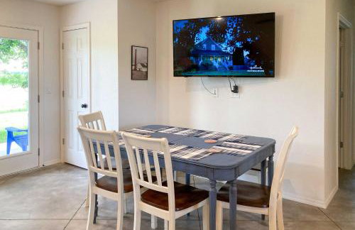 2 Mi to Marinas and Grove Cozy Cabin with Grill - Foto 8