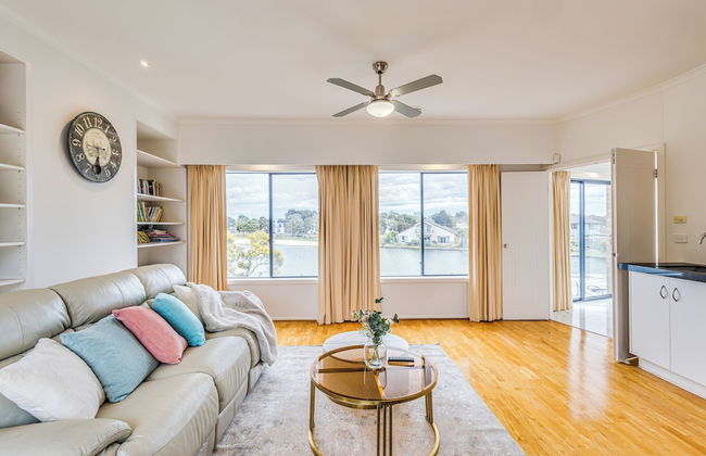 StayAU 6BR Deluxe Lakeview Point Cook - Foto 36