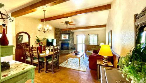 C9, Two bedroom, two bath, log-sided, lake view cottage with hot tub cottage - Foto 5