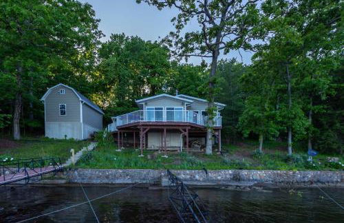 Lakefront Family Home Private Dock with Huge Views - Foto 46