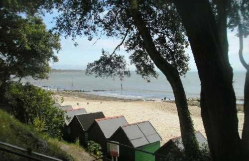 AVON BEACH RETREAT by BOURNECOAST- A Lovely Bungalow by the Sea with a Garden and Parking - HB2087 - Foto 16