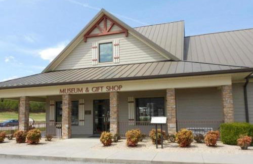 Biker-Friendly Cabin, Pets Welcome, Near River - Foto 16