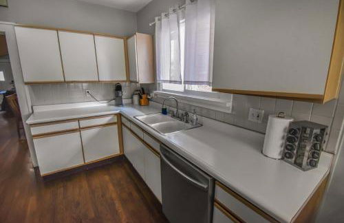 Chic Denver Family Retreat Free Parking & Prime Location - Foto 16