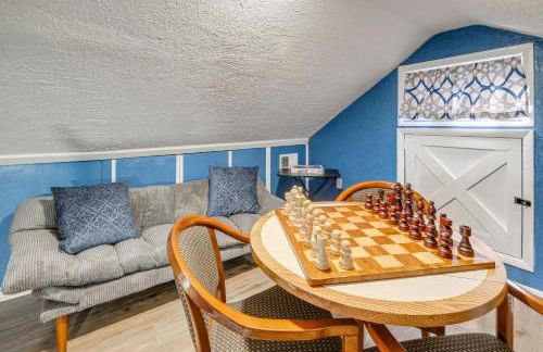 Walk to MIR Wooded Group Escape with Deck and Bar! - Foto 13