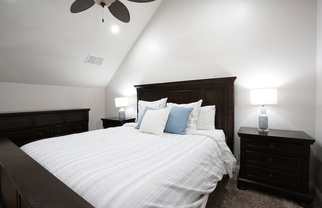 Sweet 4 bedroom, 3 bath plus Loft Bedroom, Pool Home - Photo 5