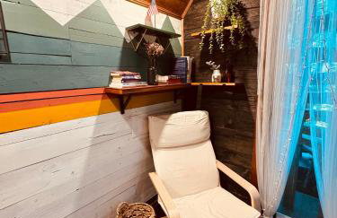 Luxurious European Chalet in the Forest with Riverview - Foto 8