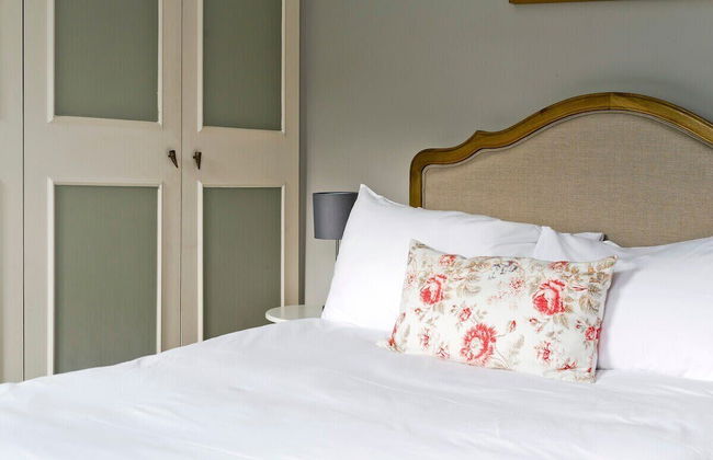 Fulham 4-bed House & Garden Near Tube - Photo 7