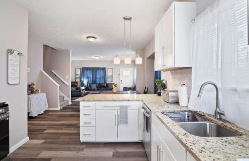 Large Remodeled 4 Bedroom Only 7 Minutes to Downtown - Foto 16