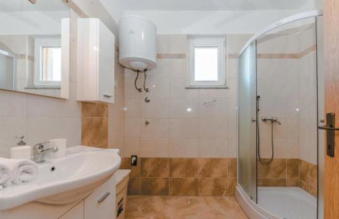 1 Bedroom Cozy Apartment In Vlasici - Foto 18