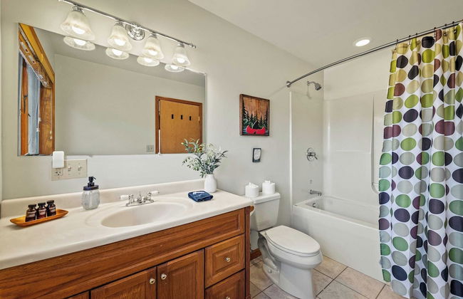 Lake View Chalet by Avantstay Lake Access + Deck - Foto 15