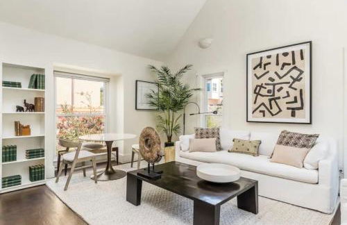 Chic Beach Bungalow 3 Blocks from the Sand - Foto 17