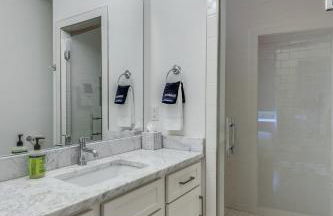 Stylish 4 Bed with Rooftop, Garage Near Hot Spots Less Than 5 Mins to Belmont, 10 Mins to Broadway, 24 Hour Hospitality Team, Perfect for Groups, Available for Long Term Rental - Foto 25