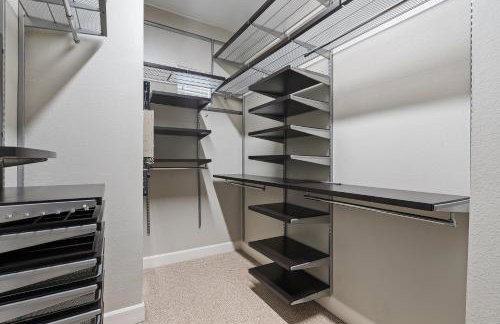 3 BD Townhome w Rooftop Terrace w Free Parking - Foto 12