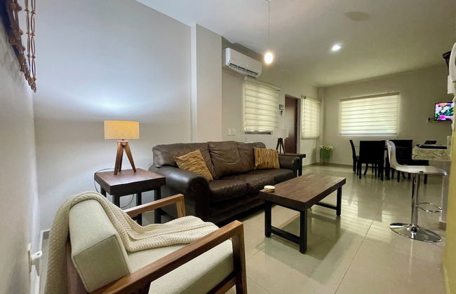 Alcantara Apt, Ground Floor, Great for Digital, 2 Blocks Walk to Beach - Foto 1
