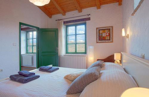 Spacious villa with 10x5m pool, aircon. Rural retreat, stunning views. - Foto 24