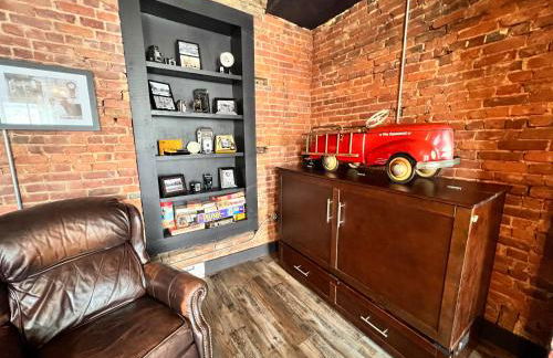 Historic, Stylish Getaway 2 blocks from Waterfront - Foto 12