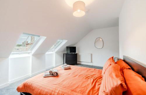 The Central 3BR Second-Floor Apartment - Photo 15