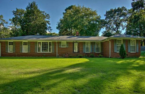 Charming Florence Getaway with Fireplace and Grill! - Foto 26